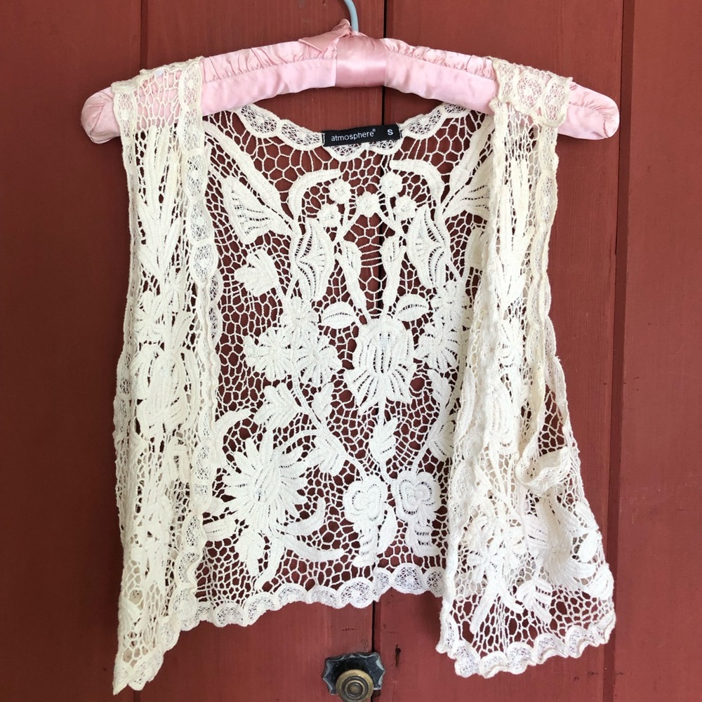 Atmosphere lace vest